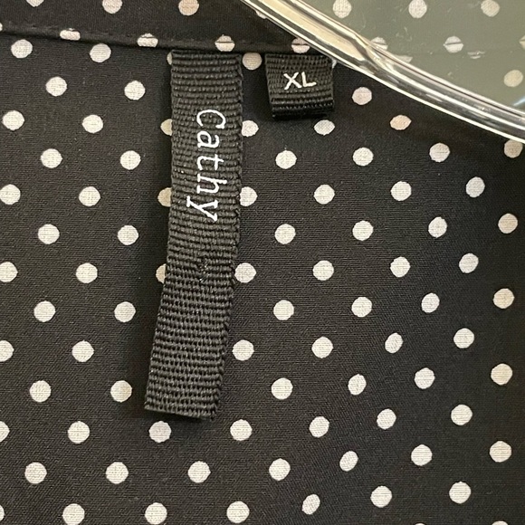 Cathy long-sleeved button-down top, never worn, polyester/spandex - Picture 4 of 6